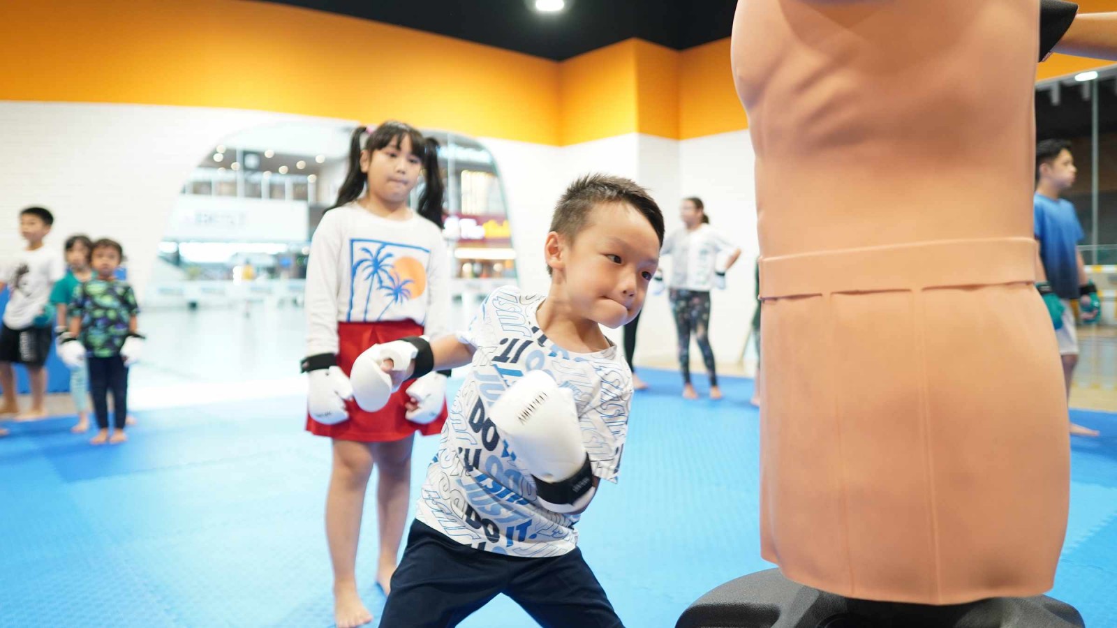 Understanding the Clinch in Muay Thai: Role, Advantages, and Techniques